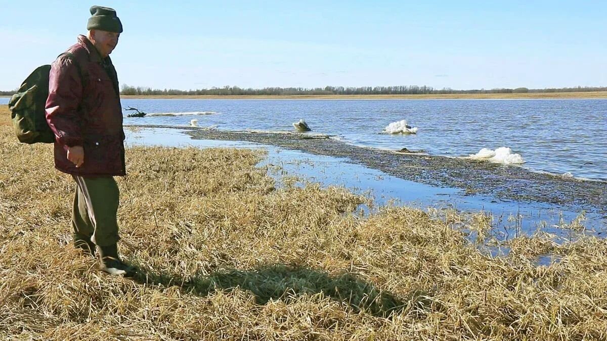 Май...Ледоход на протоке Сырой Аган! - Владимир 