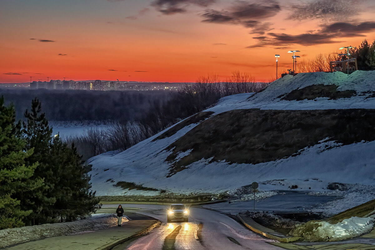"Дорога вьётся лентою игривой..." - Сергей Шатохин 
