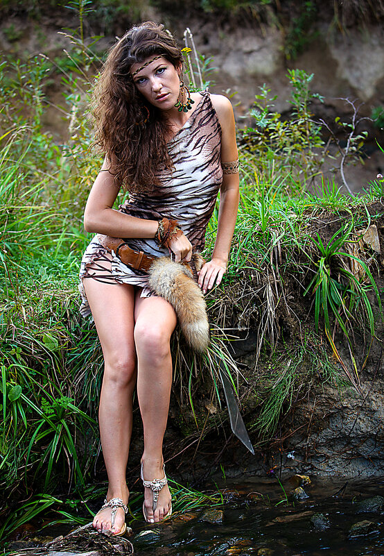 АМАЗОНКА У РУЧЬЯ. - Александр Дмитриев