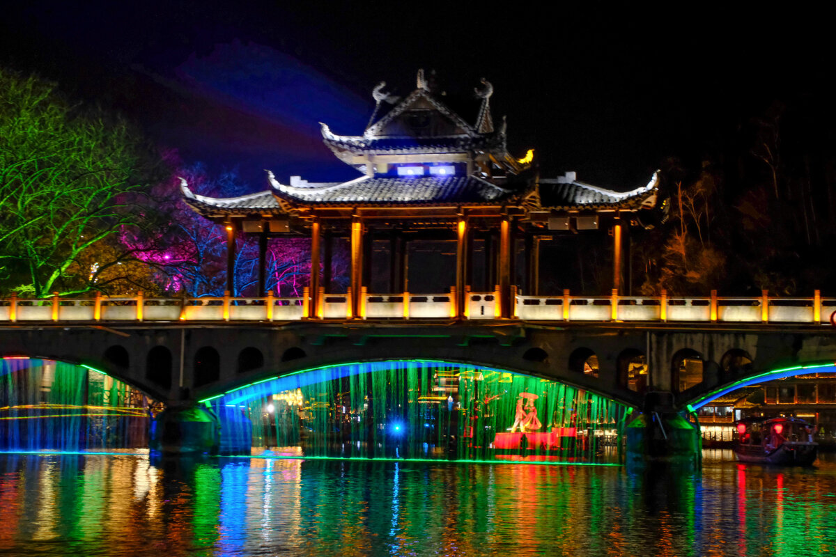 Мост ночью г. Фенхуан - Георгий А