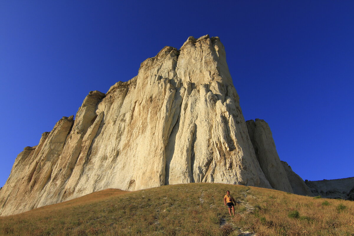 Белая скала. - Геннадий Валеев