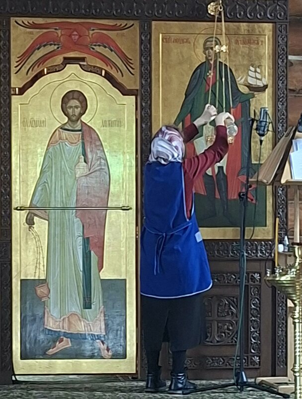 у иконы Ушакова. - ИРЭН@ .