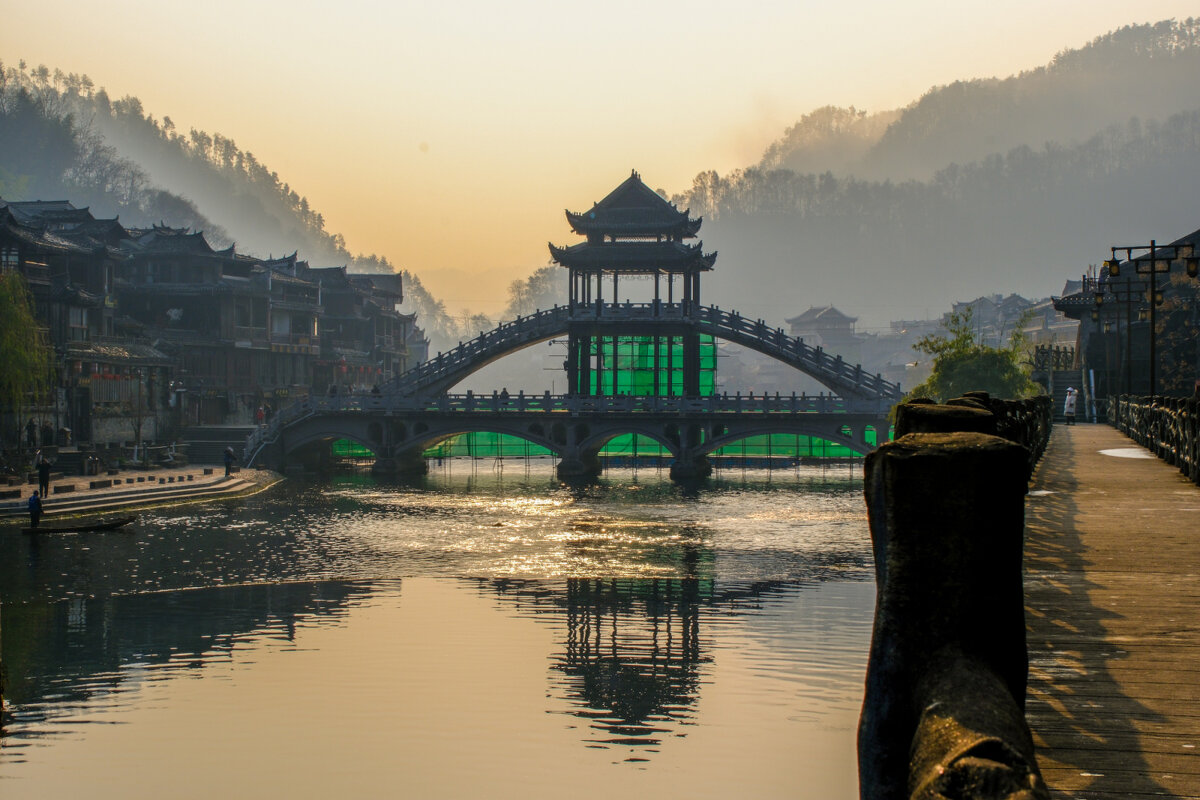 Река просыпается на восходе солнца - Георгий А