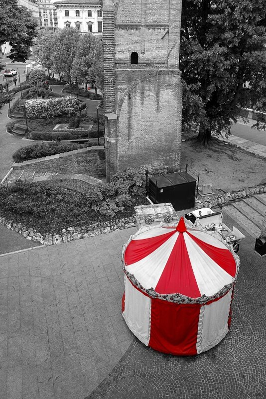 красные предметы - Jiří Valiska