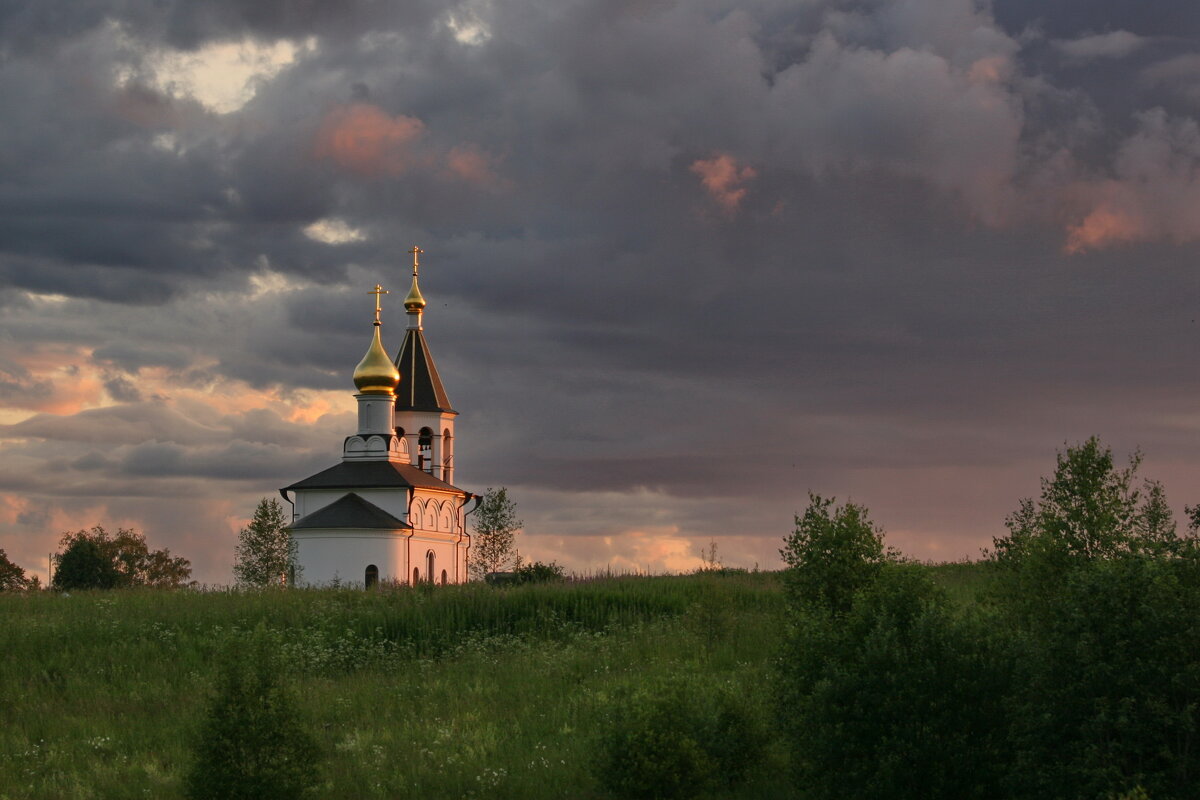 В деревне на рассвете - Александр Сивкин