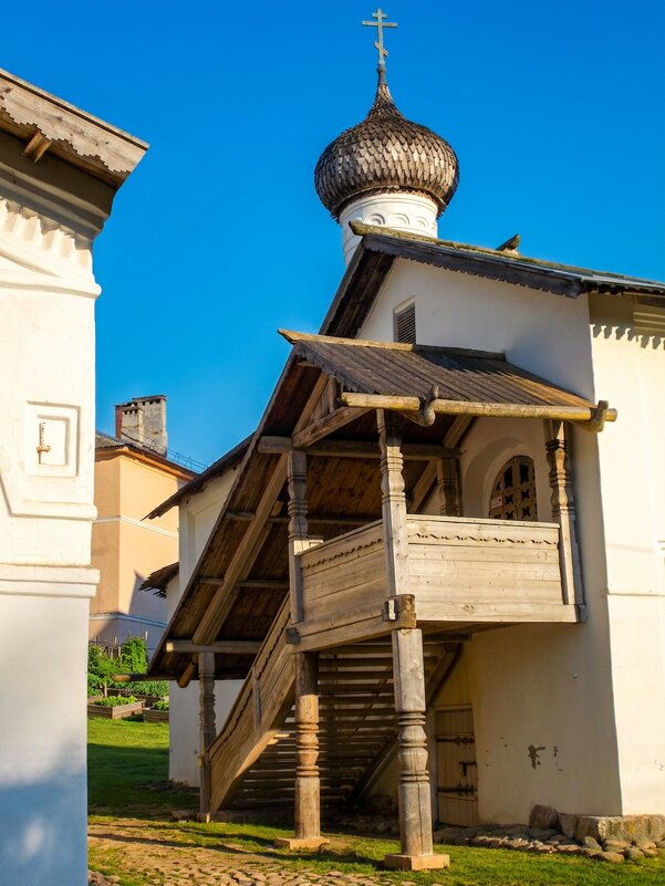 *** - Alisia La DEMA