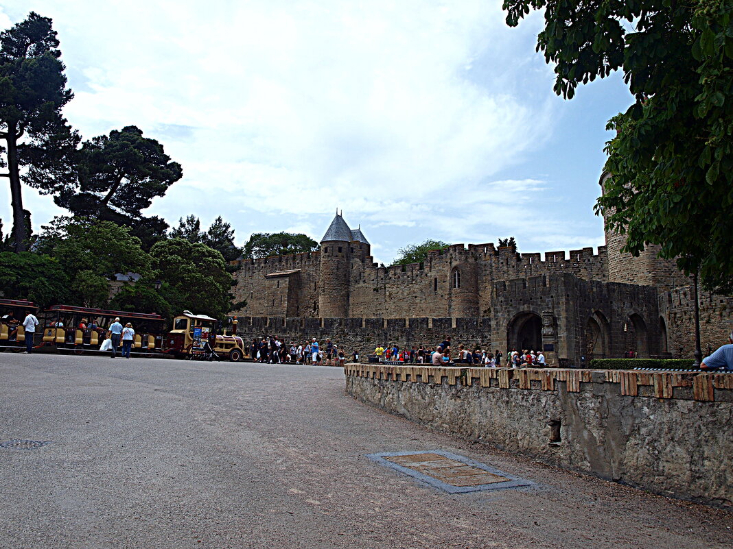 Окрестности крепости Каркассон. - Владимир Драгунский