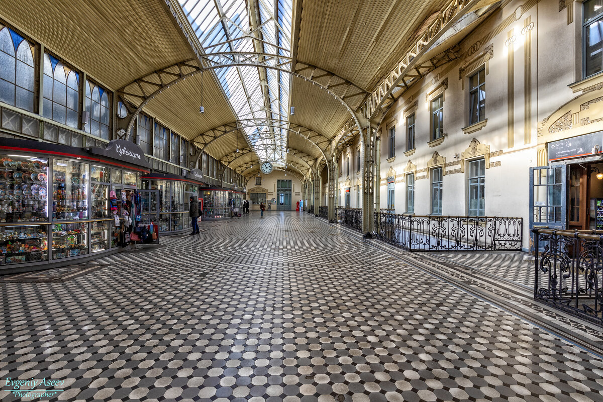 В интерьерах Витебского вокзала - Евгений 