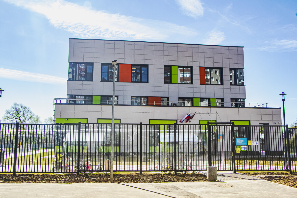 Отражения в окнах - Петр Беляков