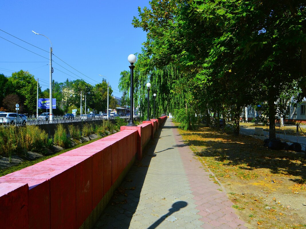 Керчь. Набережная реки Мелек-Чесме. - Пётр Чернега