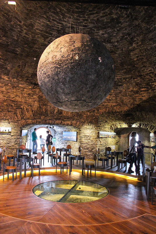 Кафе в средневековых стенах - Сергей Сомихин