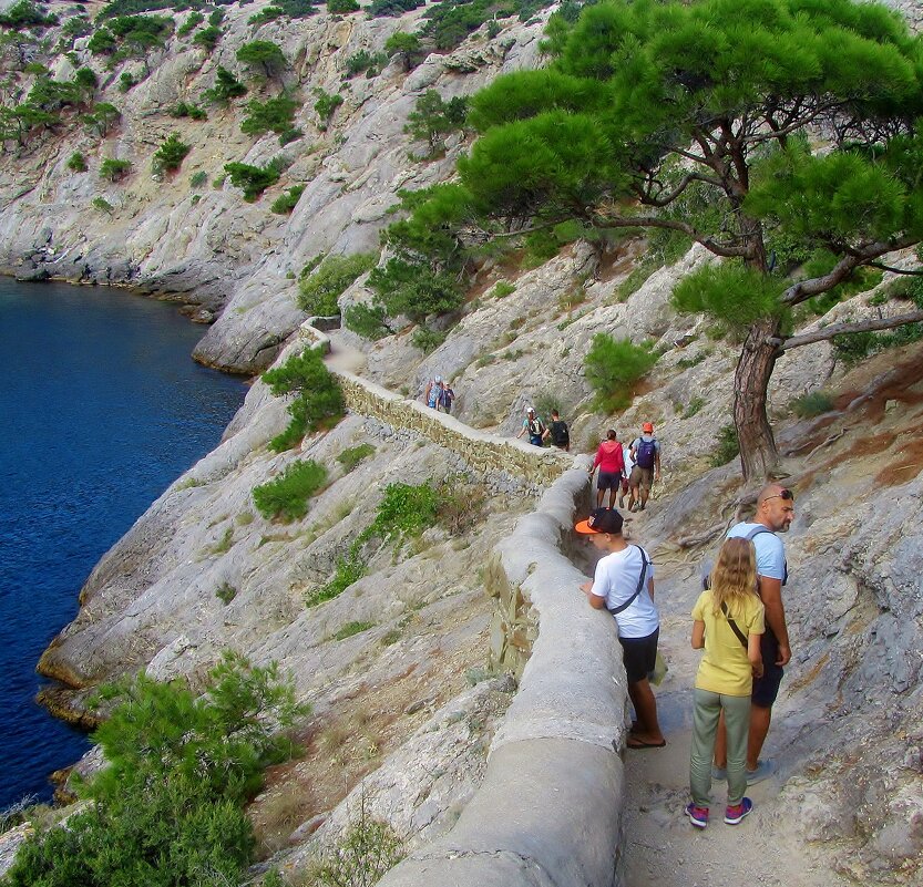 ..тропа по склону мыса Капчик в сквозной грот.. - galalog galalog