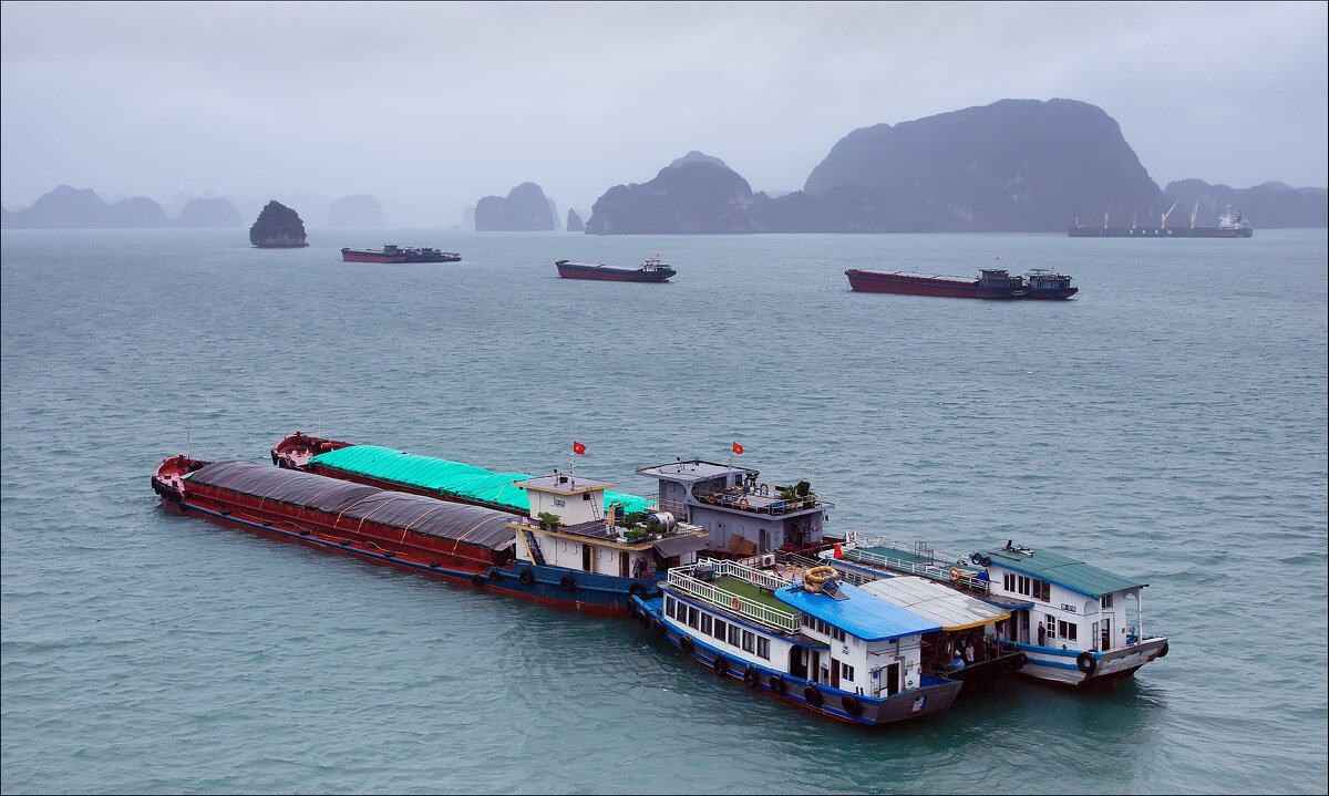 Встречи в Тонкинском заливе.Труженики моря. - Валерий Готлиб