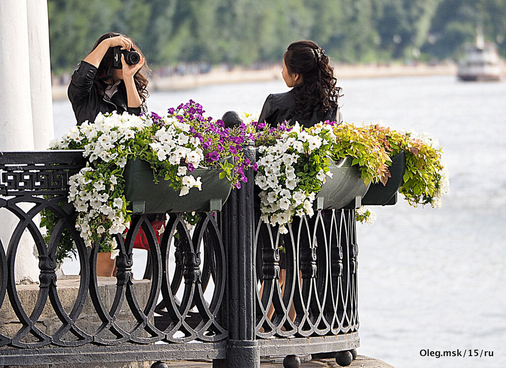 девушки и фотография - Олег Лукьянов