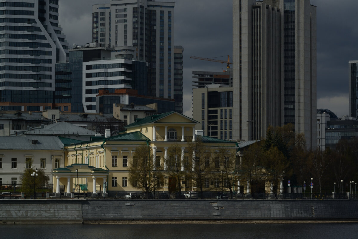 Особняк. - Сергей Сергеев