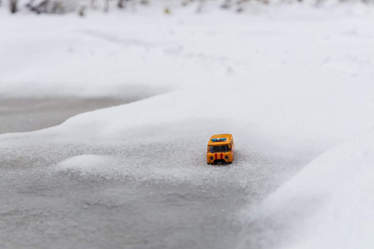 Модель машинки в снегу - Александр Синдерёв