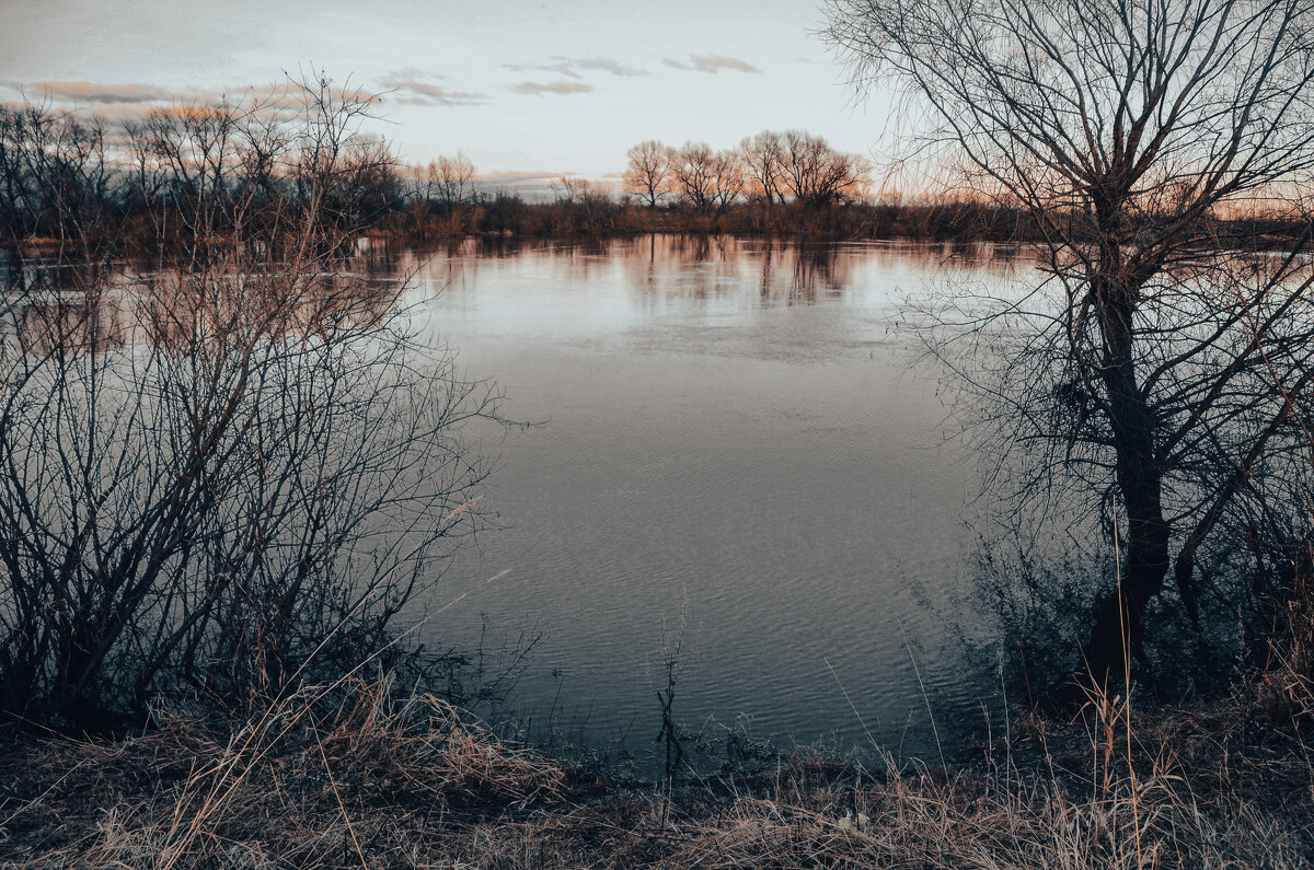 Апрельский вечер. - Михаил К