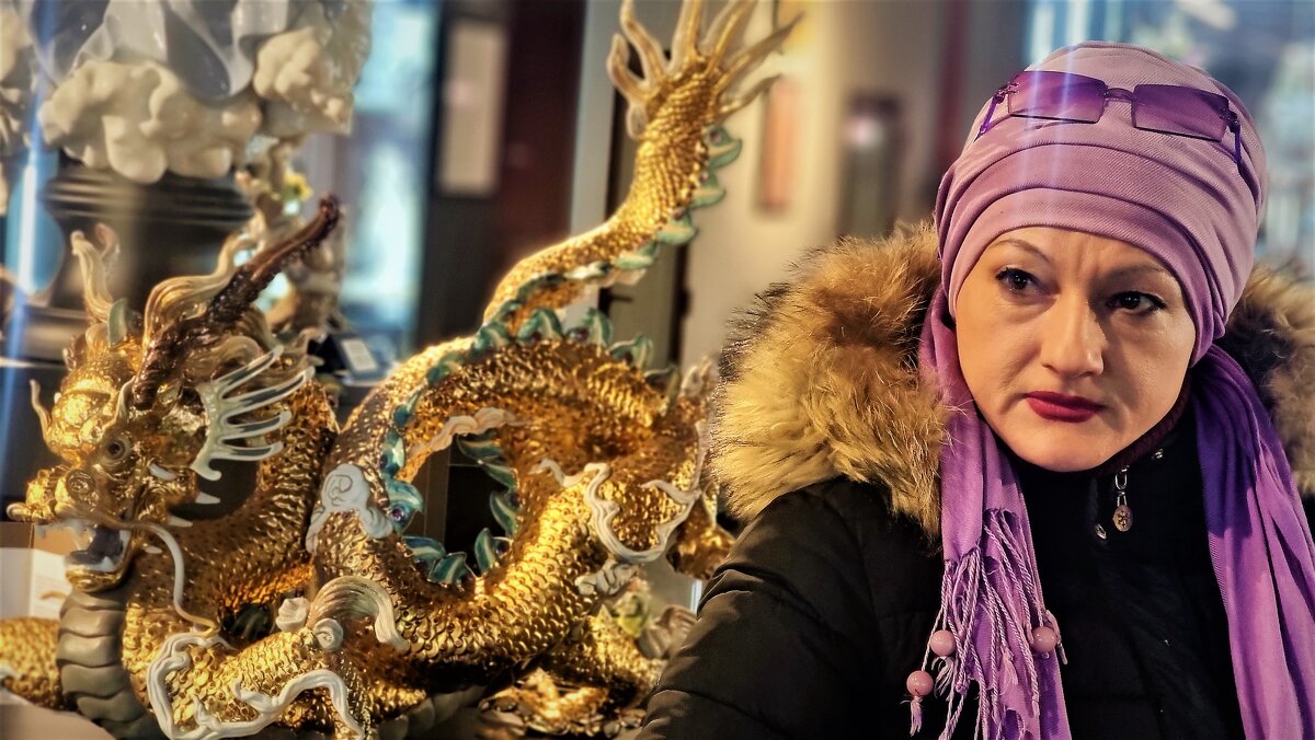 На  выставке  фарфора - Лана 