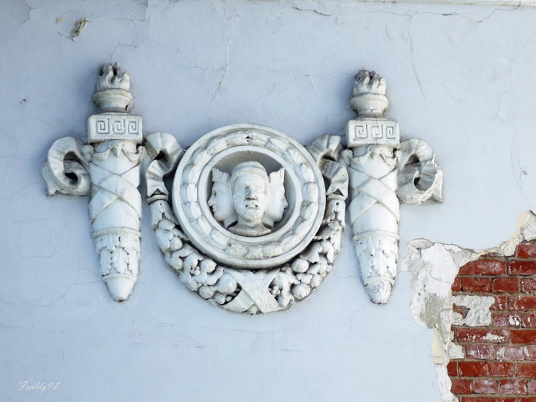 Лепнина на здании старой больницы - Freddy 97