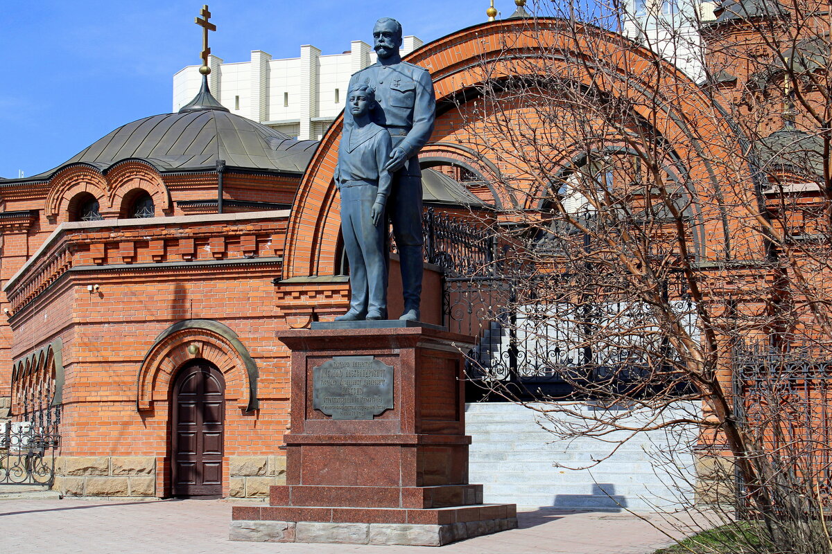 Памятник Николаю II и его сыну цесаревичу Алексею - Татьяна Лютаева