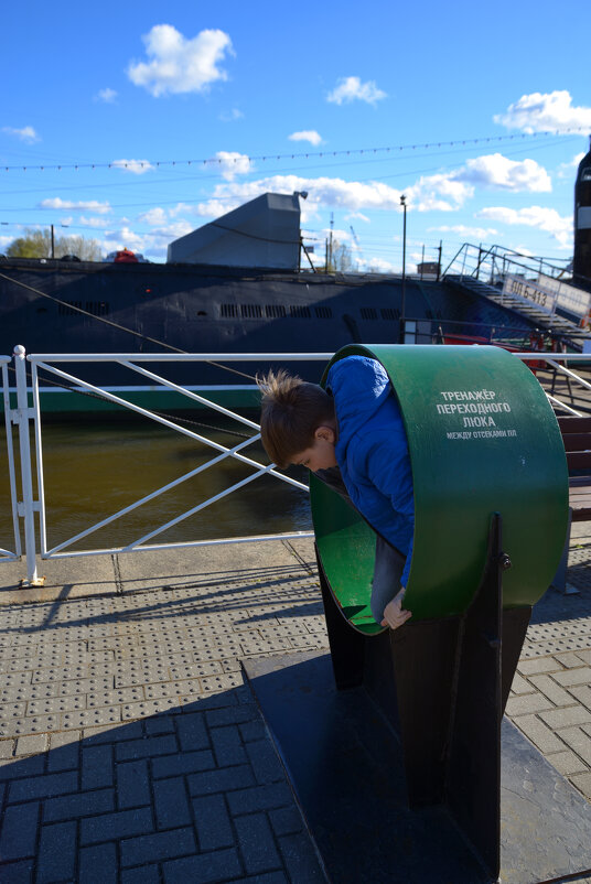 В подводной лодке нелегко. - Константин Белоногов