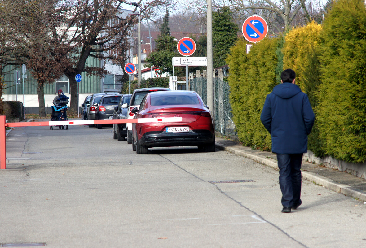 На нашей улице... - Сергей Порфирьев