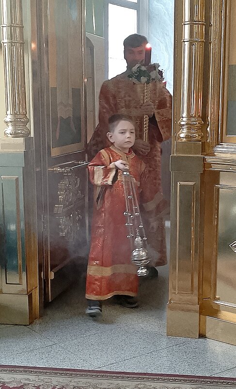 Юный алтарник. - Михаил Попов