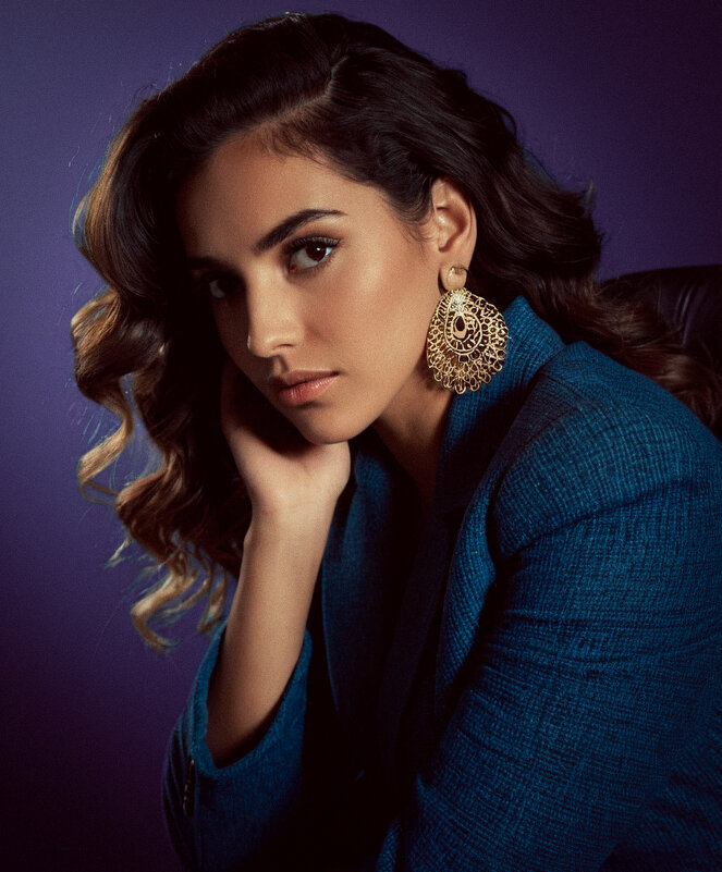 Женский студийный портрет - ии имитация - ura Зелев