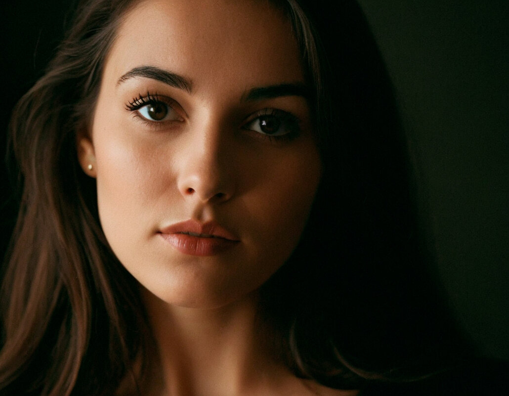 Женский студийный портрет - ии имитация 4 - ura Зелев