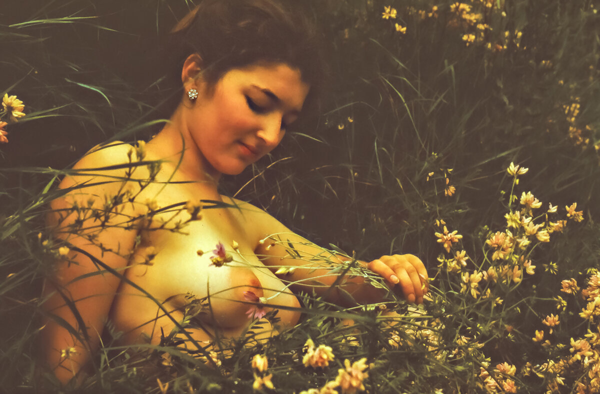 Кубанская казачка в полевых цветах - Valziwa 