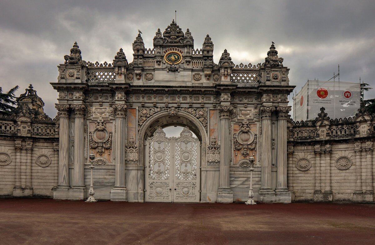 Ворота дворца Долмабахче - skijumper Иванов