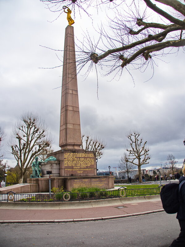 *** - Witalij Löwin