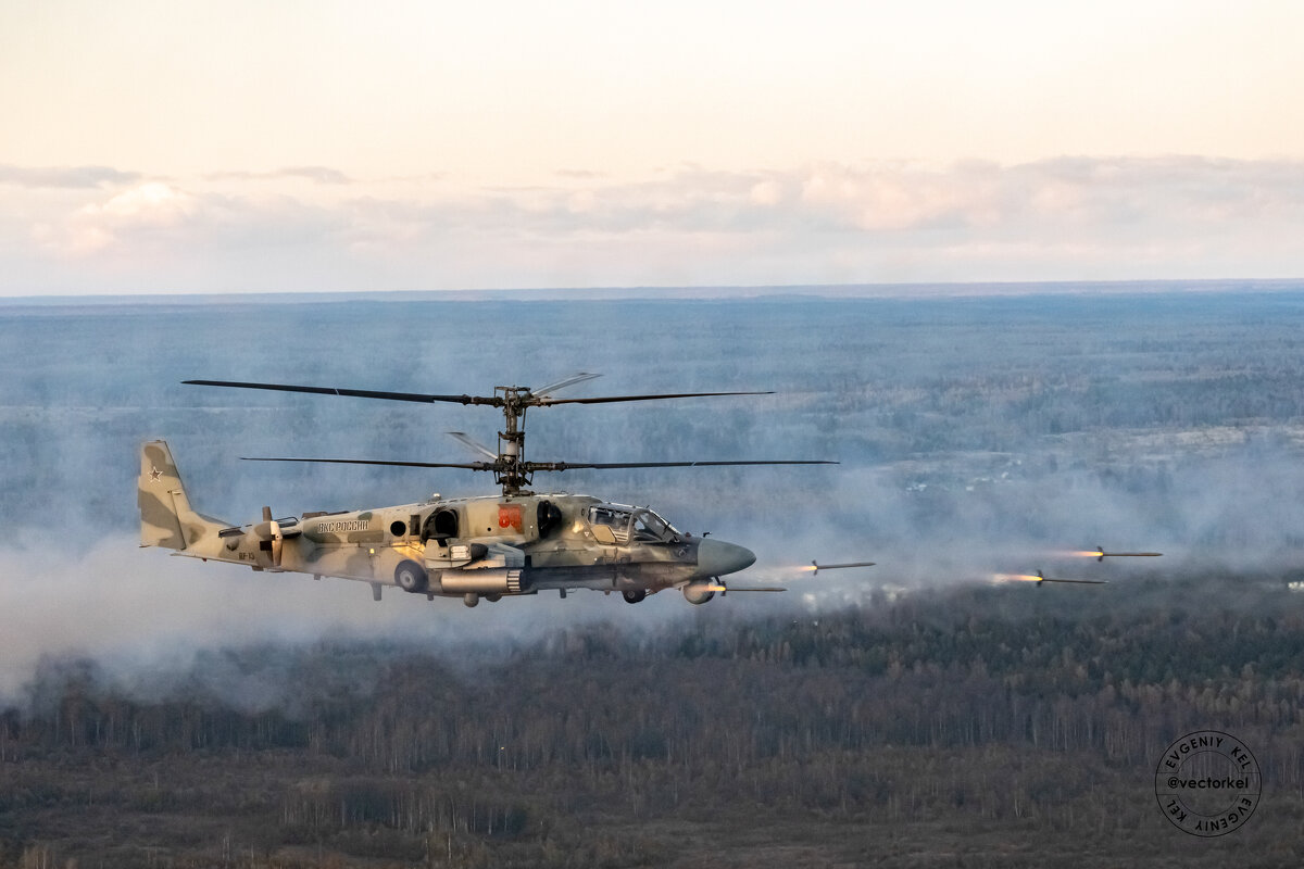 Красавец Ка-52 во время стрельбы. - Евгений Кель