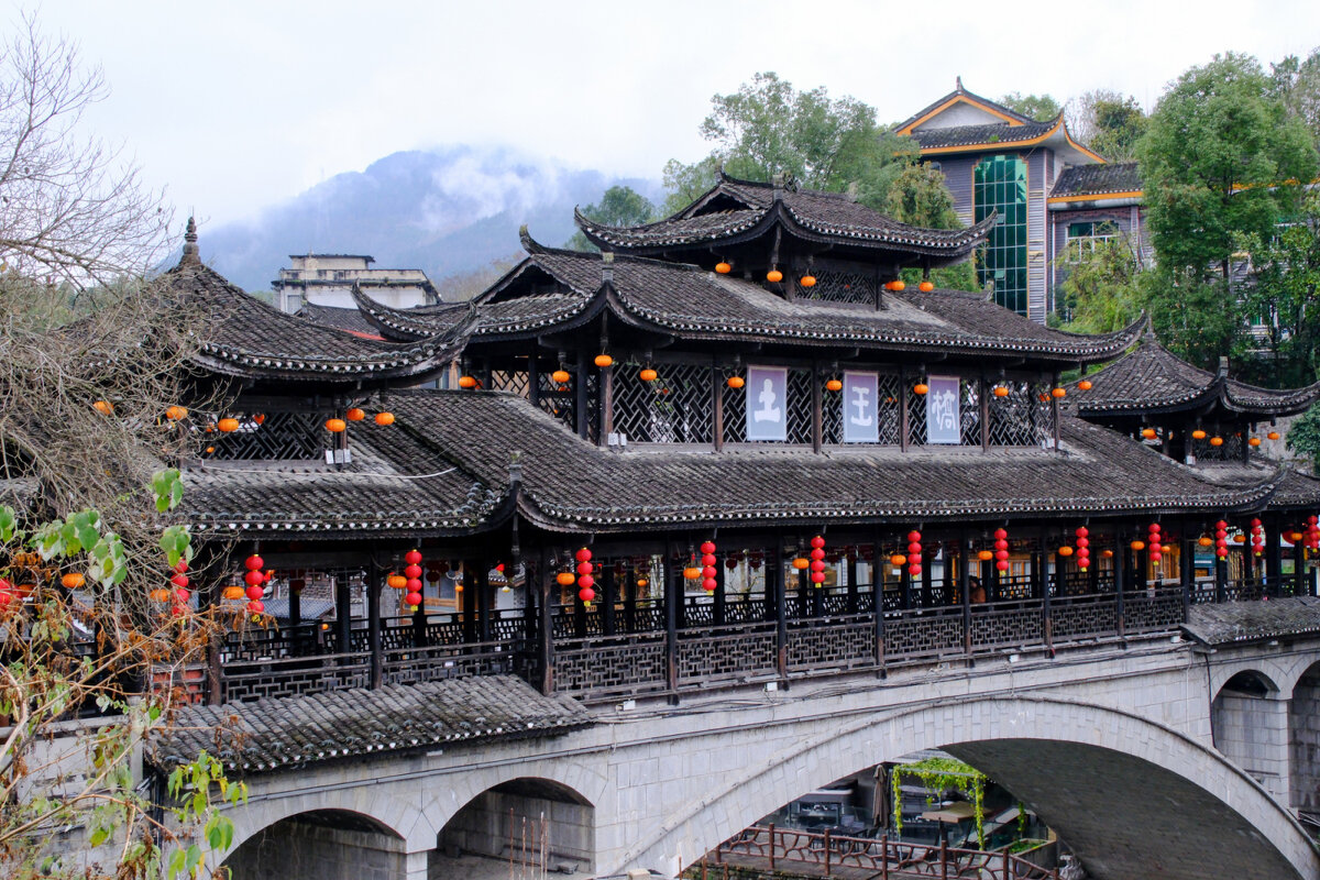 Дворец  XVI века на мосту - Георгий А