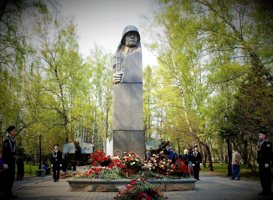 Мемориал в Павловском сквере - Галина Нестратова