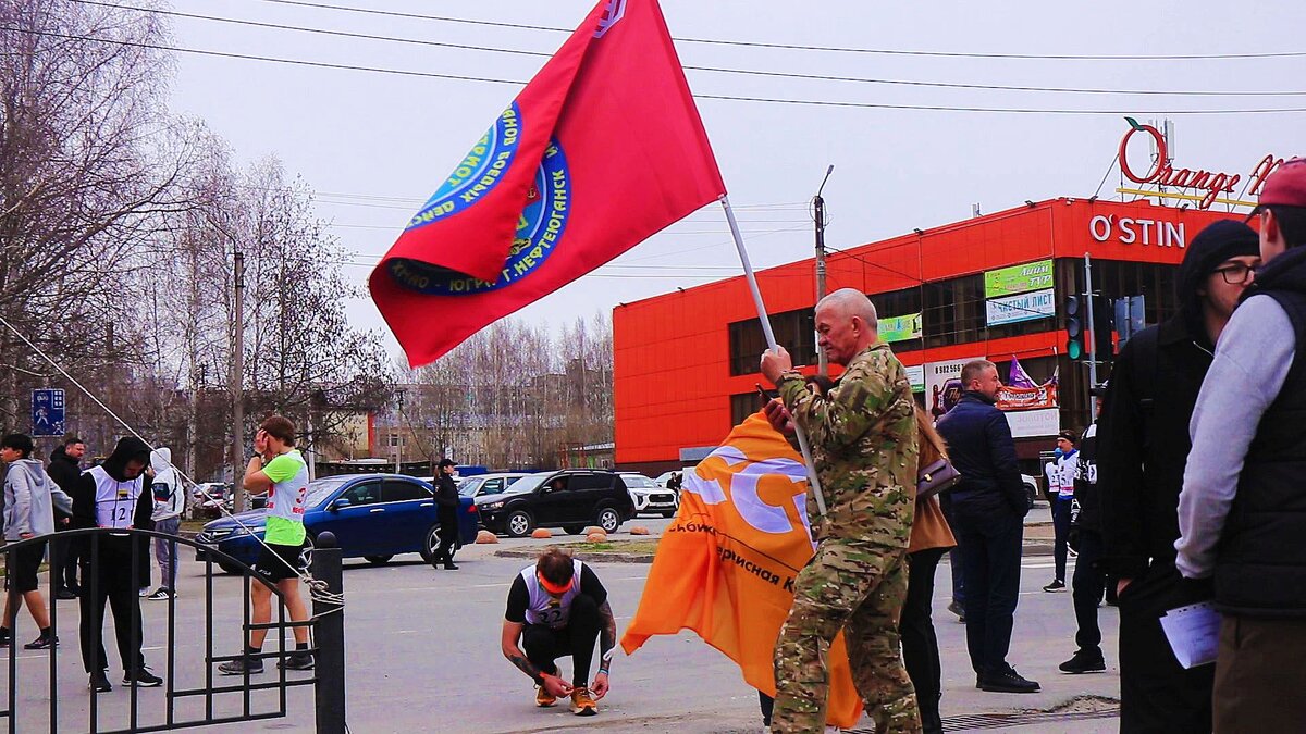 Май...Реет на ветру красное знамя! - Владимир 