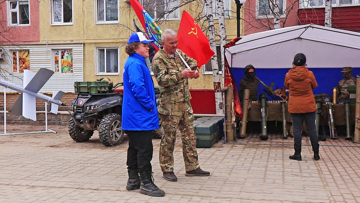 9 мая...На праздник Победы с красным флагом! - Владимир 9 мая...На праздник Победы с красным флагом! - Владимир