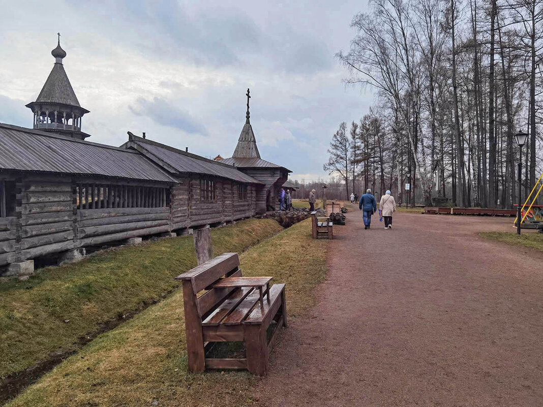 Стена этнографического парка деревянного зодчества "Богословка". " Петербуржские Кижи - Лилия *