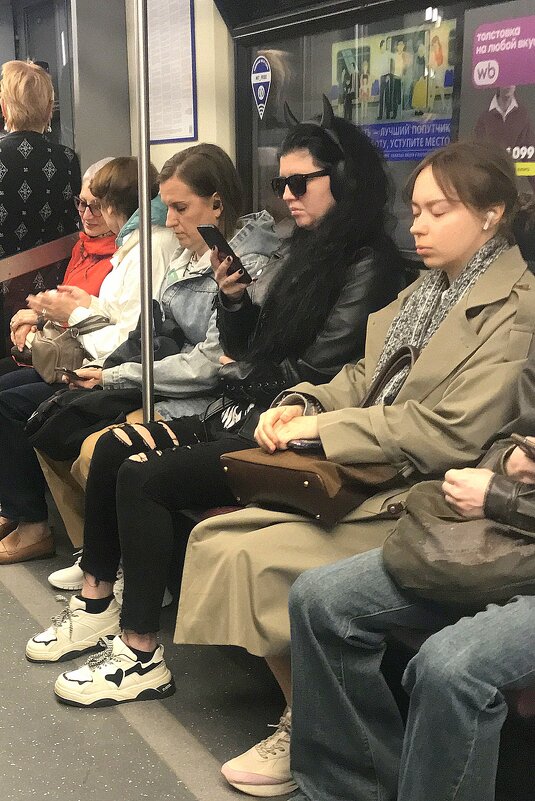 в метро - zavitok *