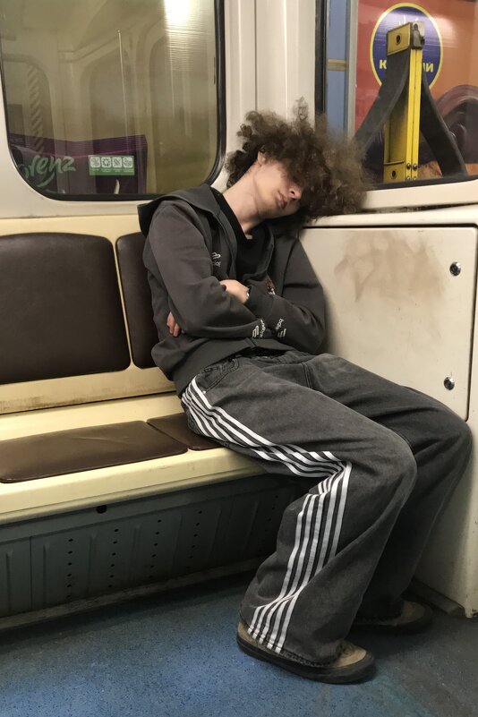 в метро - zavitok *
