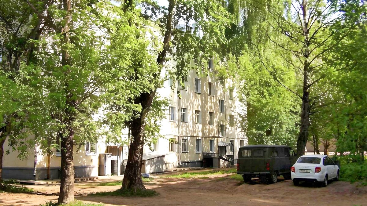 "А у нас во дворе" - Максим Орлов