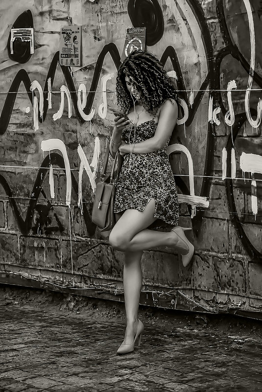 At the wall... - Shmual & Vika Retro