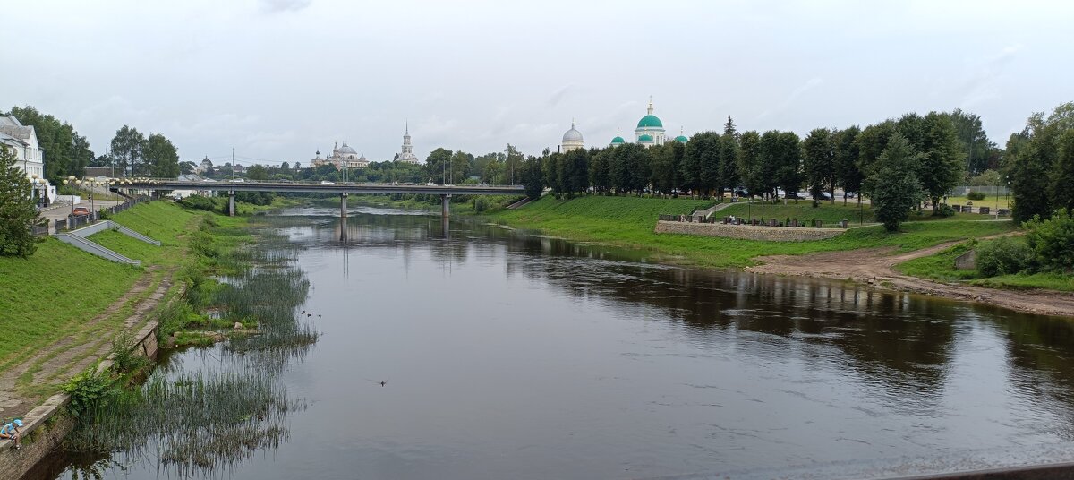 Панорама города с пешеходного моста - Галина R... Панорама города с пешеходного моста - Галина R...