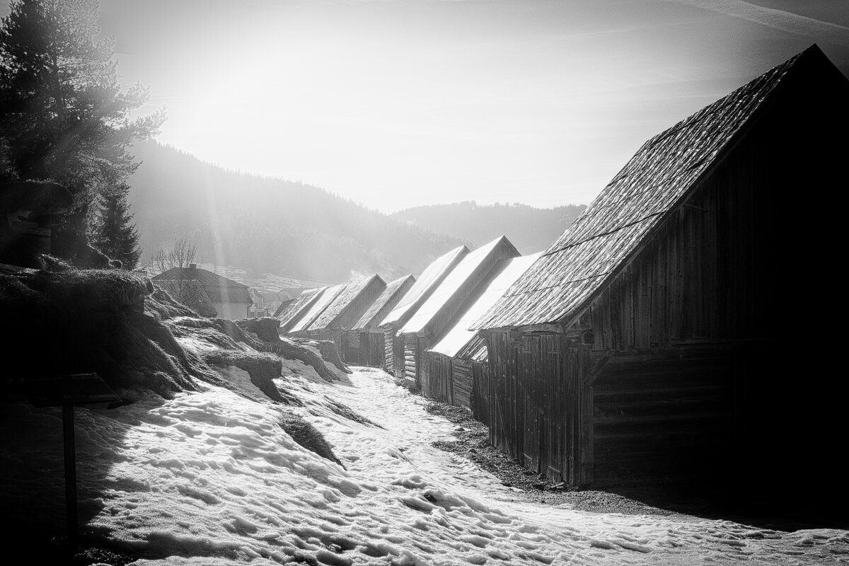 За пределами деревни - Jiří Valiska