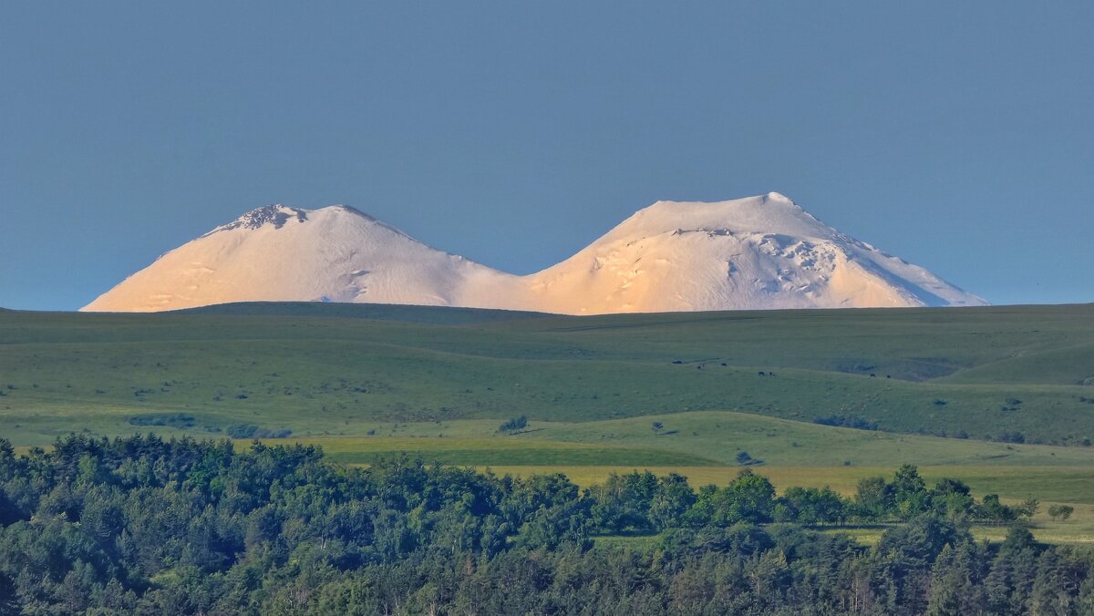 Эльбрус ранним утром - Мариша Тим