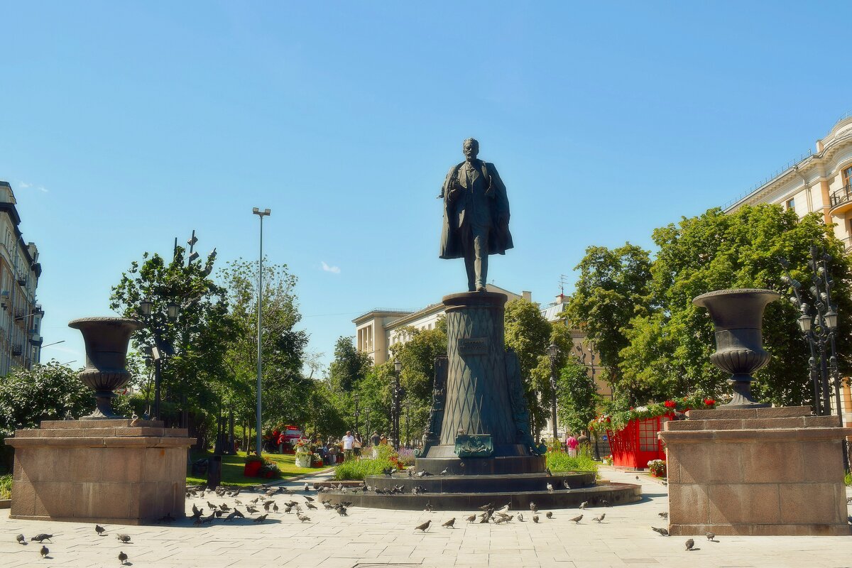 Памятник легендарному инженеру В.Г. Шухову. - Татьяна Помогалова Памятник легендарному инженеру В.Г. Шухову. - Татьяна Помогалова