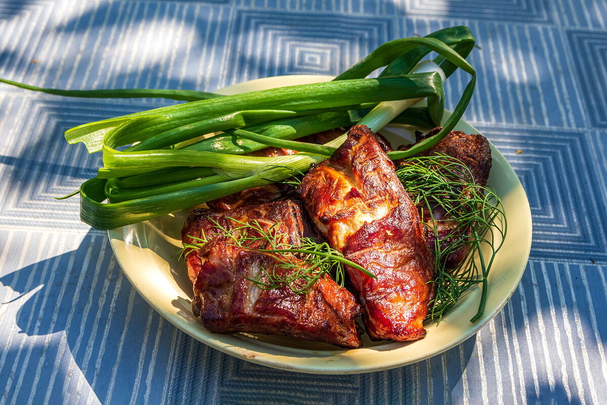 Вкуснотень на тарелочке со щербинкой. - Анатолий. Chesnavik. Вкуснотень на тарелочке со щербинкой. - Анатолий. Chesnavik.