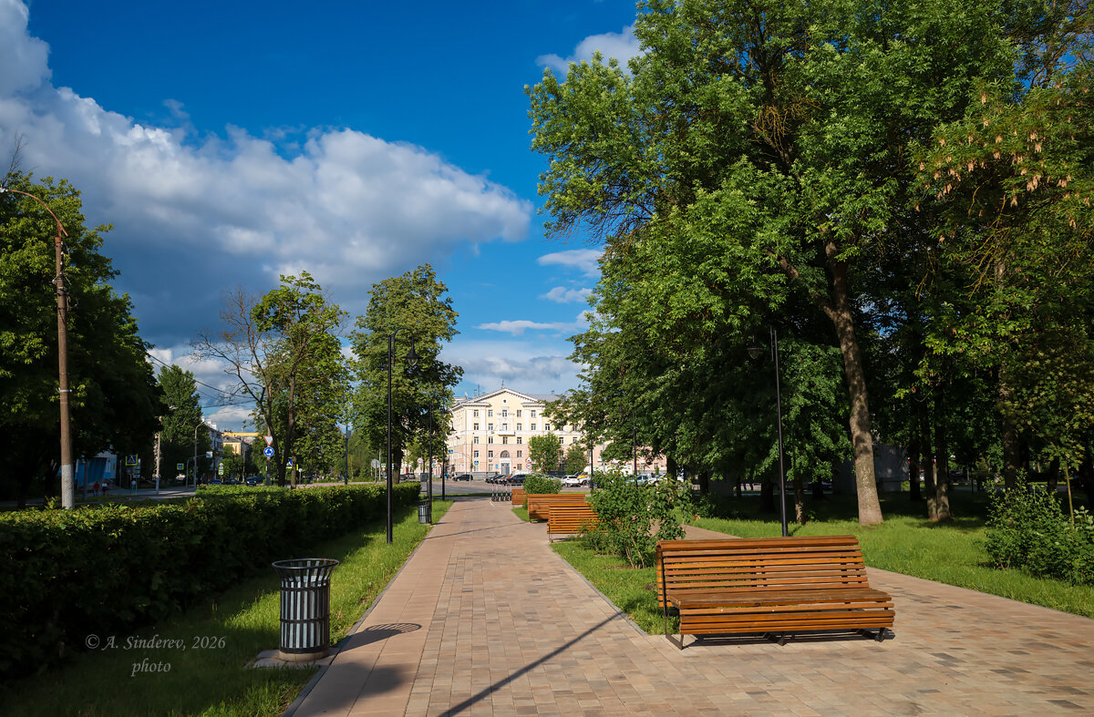 В городском сквере - Александр Синдерёв