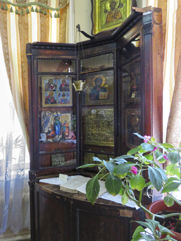 Киот в купеческом доме - ИРЭН@ .