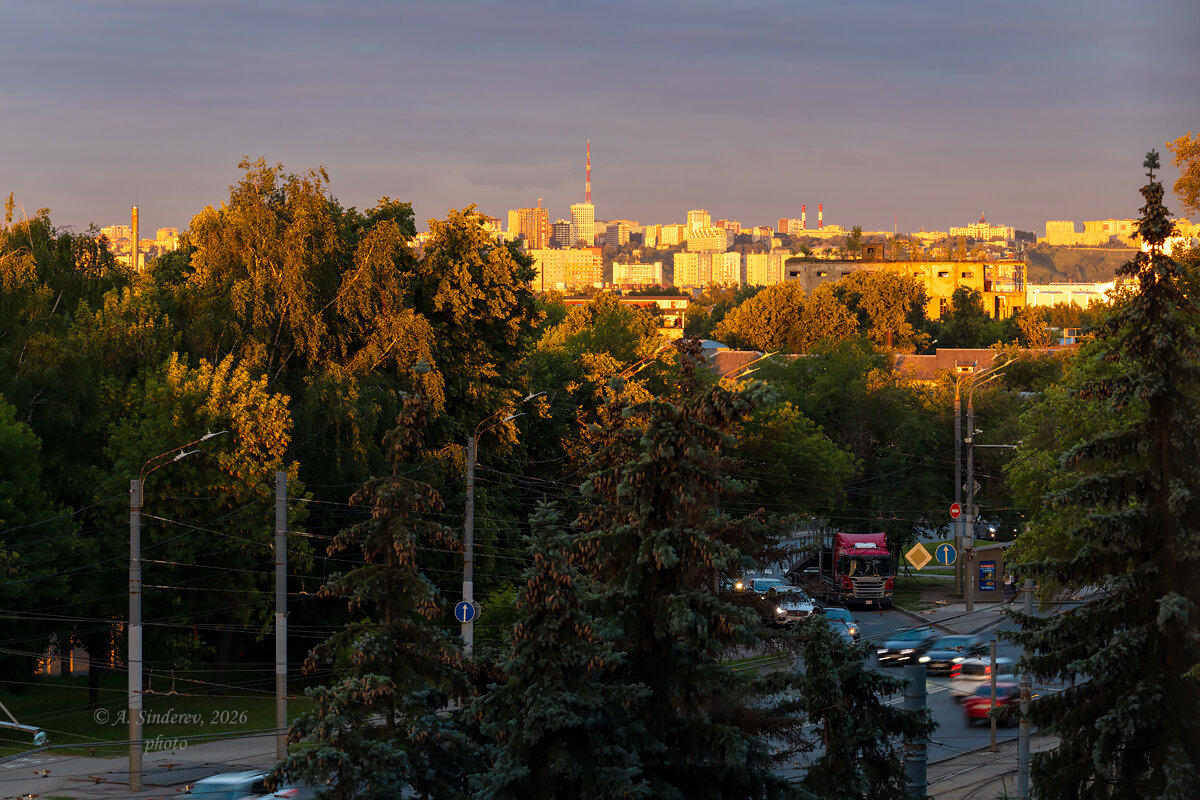 Вечерний свет над городом - Александр Синдерёв